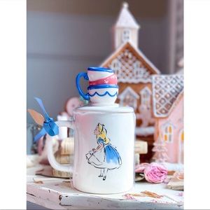NWT Rae Dunn Alice in Wonderland Disney Mad Tea Party Coffee Tea Mug w/ Topper